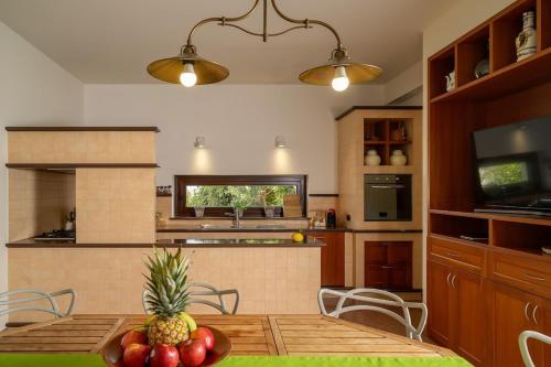 a kitchen with a table with a pineapple on it at Sammit holiday home in Michelica
