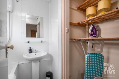 a bathroom with a sink and a toilet and a mirror at Contractors 4 Bed with Parking in Hatfield