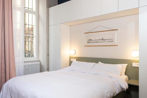 3 BDR apt in Prenzlauer Berg with cinema photo 3