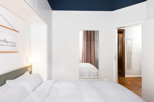 3 BDR apt in Prenzlauer Berg with cinema photo 24