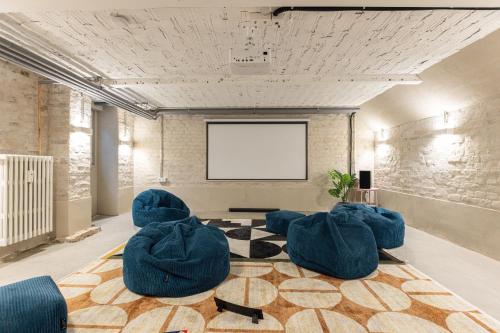 3 BDR apt in Prenzlauer Berg with cinema photo 35