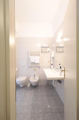 Ένα μπάνιο στο Hotel Majestic by LVG Hotel Collection