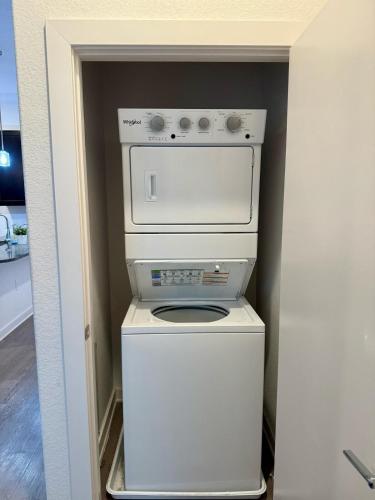 a washer and dryer in a small room at Cozy 1BR Stay Leander TX near Austin in Leander