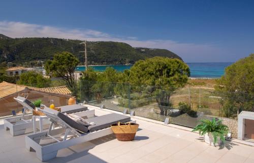 Coastal Chic Luxury Villa La Reina in Ai Giannis