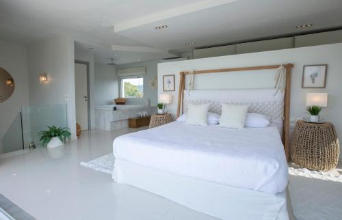 Coastal Chic Luxury Villa La Reina in Ai Giannis