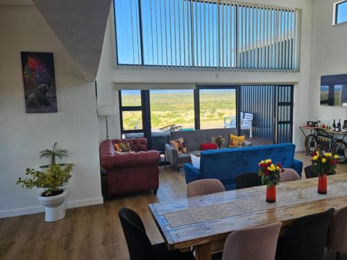 Ruang duduk di Walkerbay Dunes Lodge