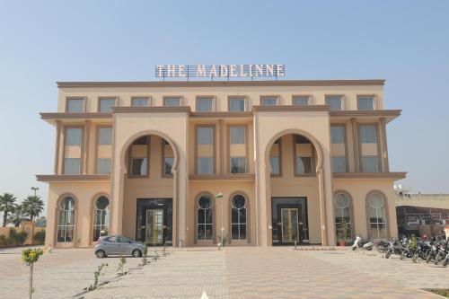 Fotografie z fotogalerie ubytování The Madelinne Hotel v destinaci Muzaffarnagar