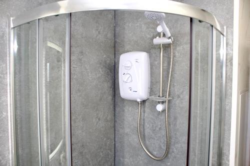 Koupelna v ubytování Cozy 2-Bed Home, St Helens - Sleeps 5 - Free WiFi
