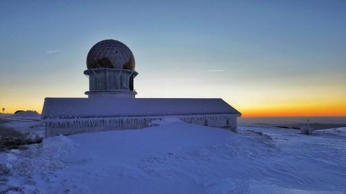 Východ nebo západ slunce při pohledu z apartmánu nebo okolí