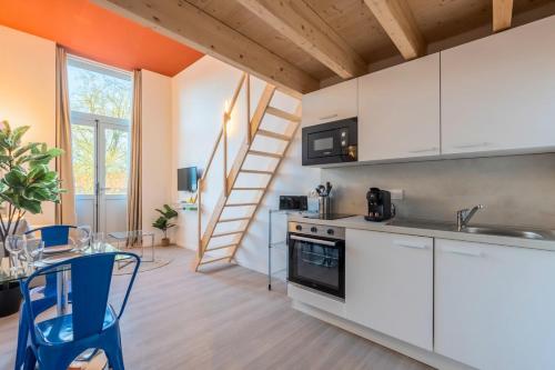 Dapur atau dapur kecil di Studio pour deux en mezzanine avec petit balcon