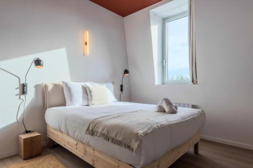 Ένα ή περισσότερα κρεβάτια σε δωμάτιο στο Studio équipé côté cour, parking gratuit