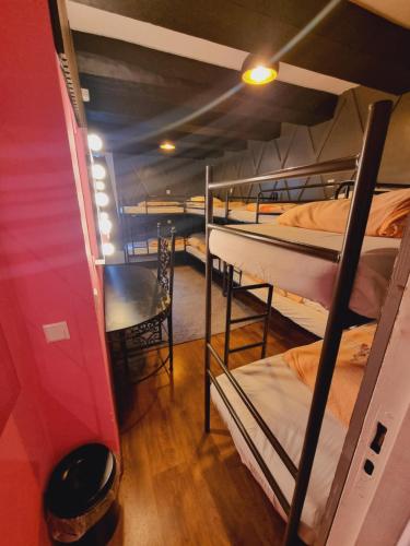 Katil atau katil-katil dalam bilik di Amsterdam Downtown Hotel Canal View