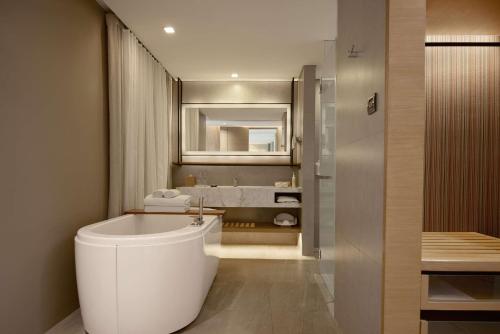 Ein Badezimmer in der Unterkunft dusitD2 Khao Yai