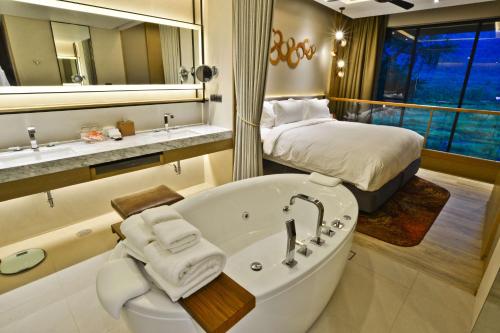 Ein Bett oder Betten in einem Zimmer der Unterkunft dusitD2 Khao Yai