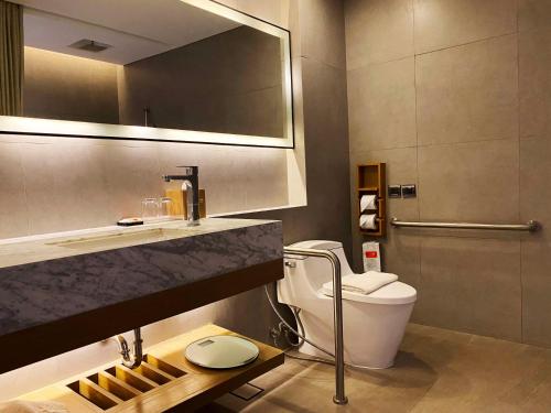 Ein Badezimmer in der Unterkunft dusitD2 Khao Yai