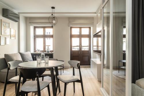 Posedenie v ubytovaní RentPlanet - Apartament Szczytnicka