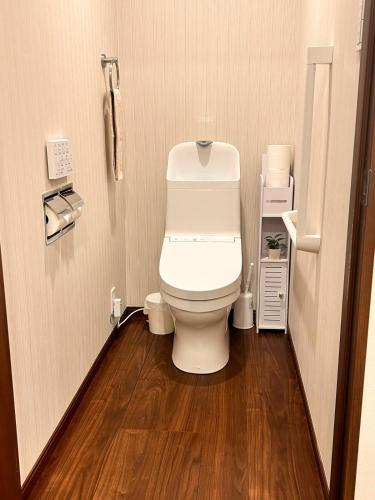 a bathroom with a toilet in a room at 京豊京都駅近辺 in Kyoto