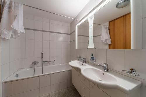 Un baño de Chesa Crush 2 - Samedan