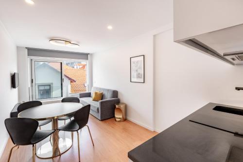 a living room with a table and chairs and a couch at VIVA Bartolomeu Beach Flats in Porto
