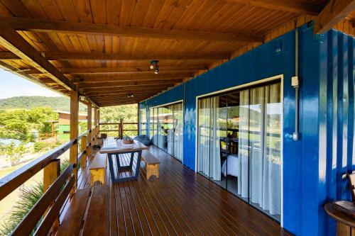 Μπαλκόνι ή βεράντα στο Casa Container - Pousada Container da Montanha AZUL