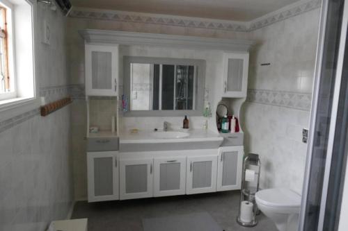 Ένα μπάνιο στο Seafront Holiday Home close to Reine, Lofoten