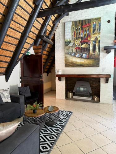 Ruang duduk di The Eden Boulders Hotel and Resort Midrand