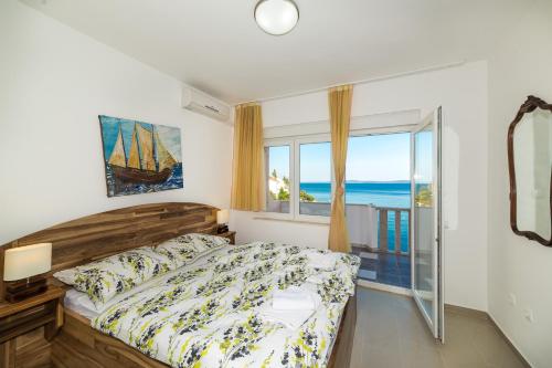 Holiday Home Sirena in Okrug Gornji