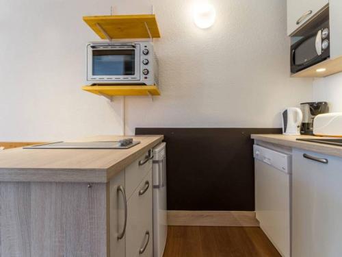 Photo de la galerie de l'établissement Studio confortable et rénové au cœur de la station avec balcon à Montchavin - FR-1-181-2524, à La Plagne Tarentaise