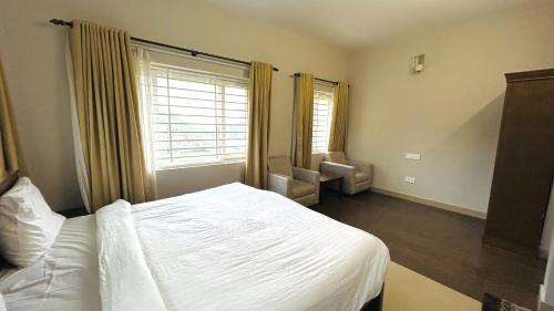 Una cama o camas en una habitación de Away From Home - 4 - Home Stay Ooty, Entire 3BHK Villa