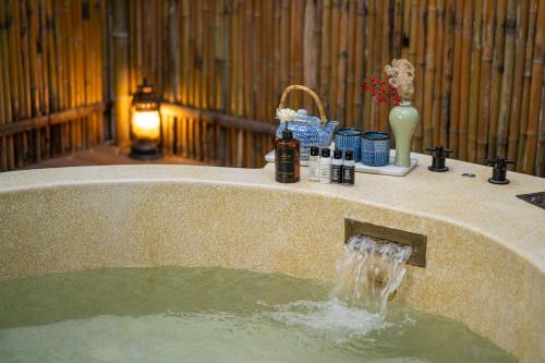 Φωτογραφία από το άλμπουμ του Hegu Countryside Resort Hotel σε Liyang
