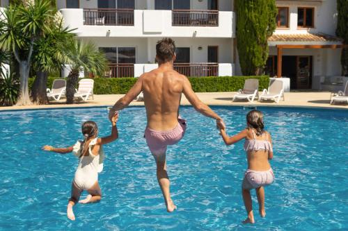 Επισκέπτες που μένουν στο Inturotel Esmeralda Garden