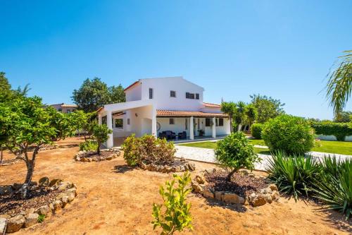 Patroves Ranch - private pool & sea views