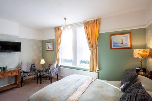 TV a/nebo společenská místnost v ubytování Amberlea Guest House
