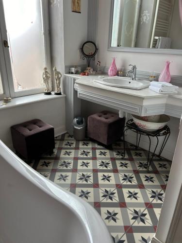 a bathroom with a sink and a mirror at Le Château de Failloux, Piscine intérieure in Épinal