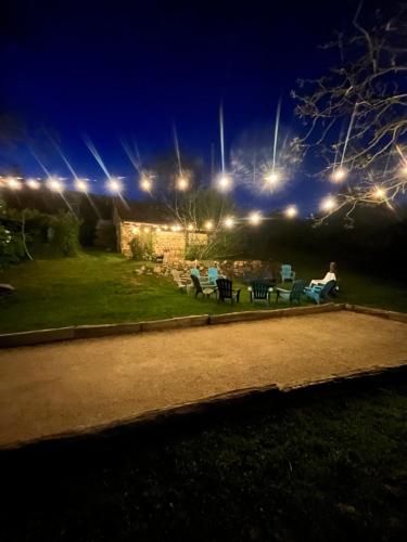 Κήπος έξω από το Gîte de la Doit, en pleine campagne, pour 14 pers