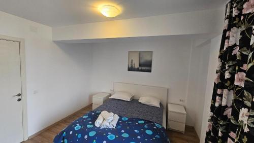 a small bedroom with a bed with two towels on it at Airport Residence in Otopeni