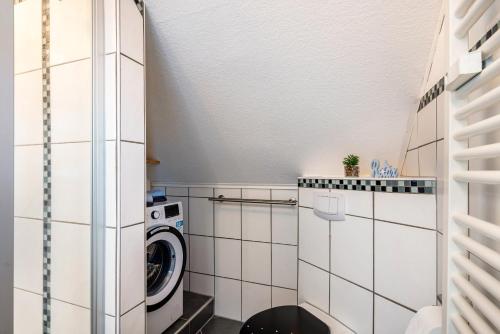 a laundry room with a washer and dryer in it at Ferienwohnung Schiller in Grebenhain