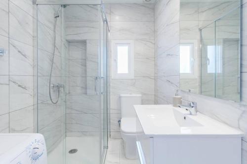 Cristo Epidemia 93 by Pineapple Homes