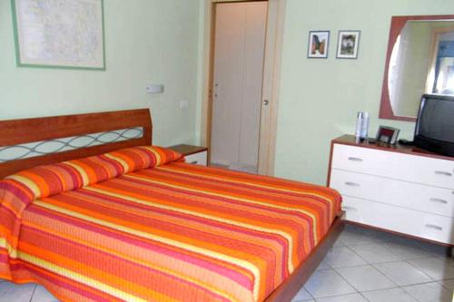 Un pat sau paturi într-o cameră la Appartamento Blu