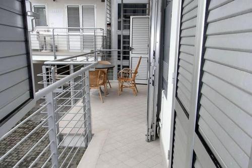 a balcony with a table and chairs on a house at Appartamento Blu in Giulianova