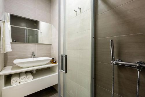 a bathroom with a sink and a shower at The Office Guest in Guimarães