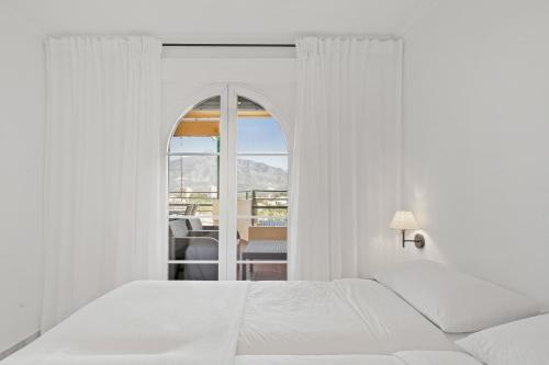 Unmatched Location, Breathtaking Views, Garage