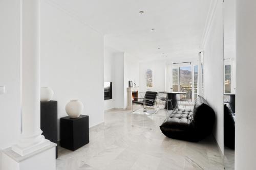 Unmatched Location, Breathtaking Views, Garage