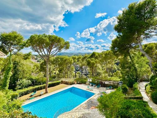 an image of a swimming pool in a garden at Clip C-3 - Llafranc in Llafranc