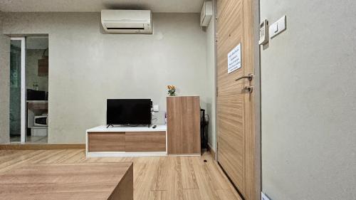 Televisyen dan/atau pusat hiburan di Peaceful Stay at MT Khlong Luang Self-Check-in
