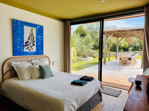 Ένα ή περισσότερα κρεβάτια σε δωμάτιο στο Villa Dina - Douceur et calme