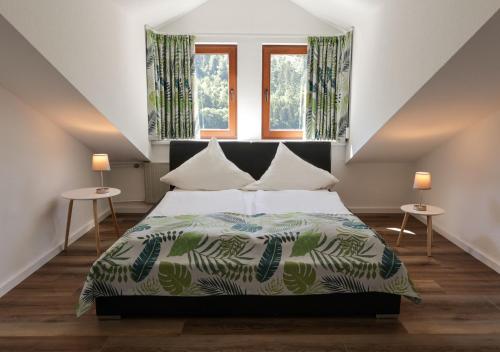 Postel nebo postele na pokoji v ubytování Landhotel Baumwipfel