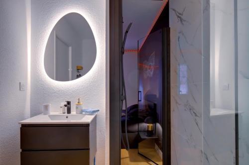 Koupelna v ubytování Love Room - Balnéo - Insolite- Détente