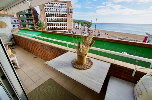 V&V LLORET- Apartment Carabella centro Lloret con vistas mar