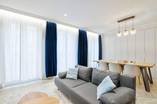 Stylish and New 2BR Flat in the Heart of Paris